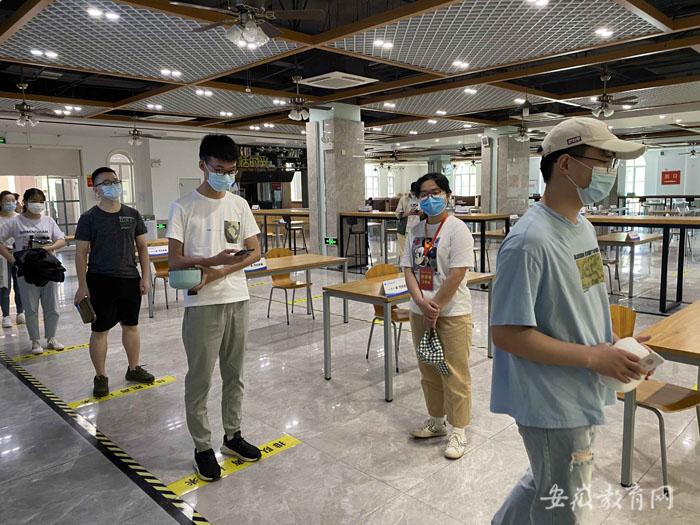 安徽醫科大學臨床醫學院組建青年師生志愿服務工作隊迎接首批返校學生(圖3)